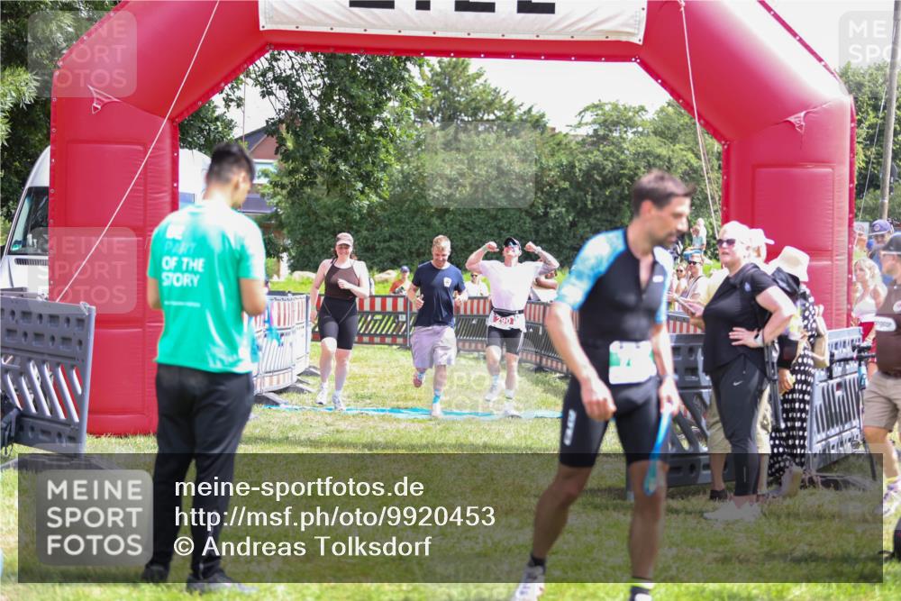 21.06.2026 - 29. Vierlanden-Triathlon Andreas Tolksdorf http://msf.ph/oto/9920453 21.06.2026 13:13:40 Ziel 290 meine-sportfotos.de