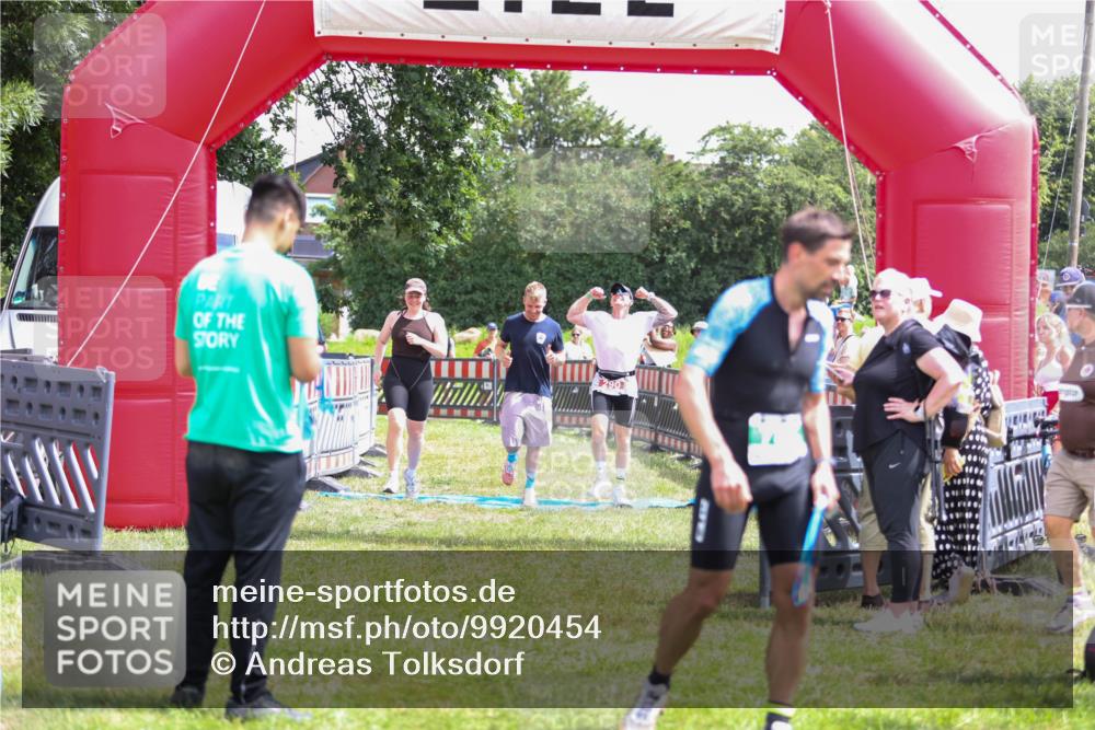21.06.2026 - 29. Vierlanden-Triathlon Andreas Tolksdorf http://msf.ph/oto/9920454 21.06.2026 13:13:40 Ziel 290 meine-sportfotos.de