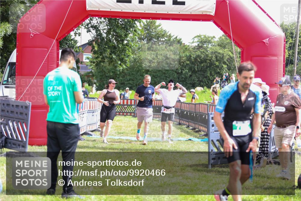 21.06.2026 - 29. Vierlanden-Triathlon Andreas Tolksdorf http://msf.ph/oto/9920466 21.06.2026 13:13:41 Ziel 290 meine-sportfotos.de