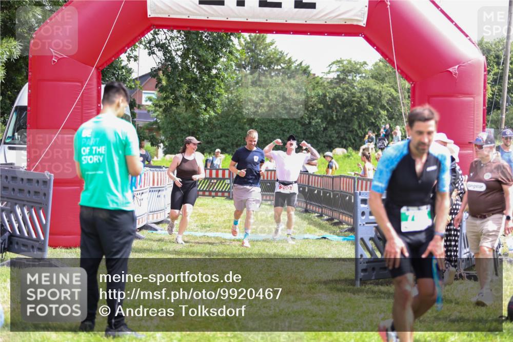 21.06.2026 - 29. Vierlanden-Triathlon Andreas Tolksdorf http://msf.ph/oto/9920467 21.06.2026 13:13:41 Ziel 290 meine-sportfotos.de