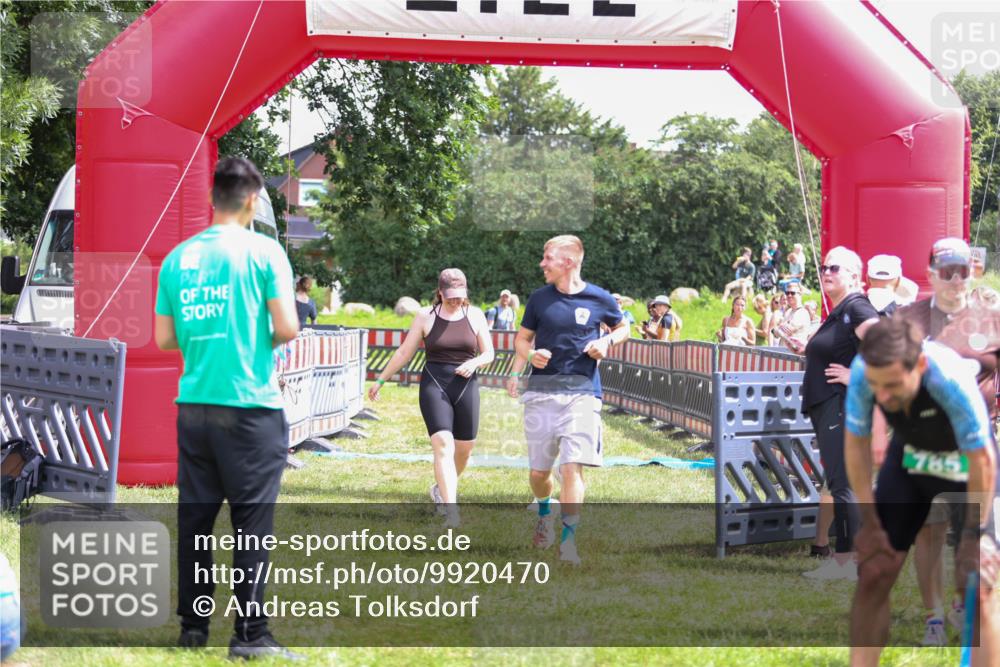 21.06.2026 - 29. Vierlanden-Triathlon Andreas Tolksdorf http://msf.ph/oto/9920470 21.06.2026 13:13:43 Ziel 290 meine-sportfotos.de