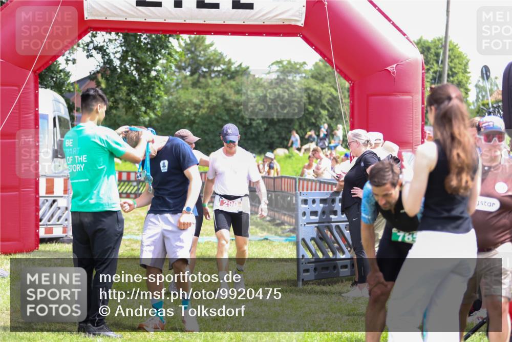 21.06.2026 - 29. Vierlanden-Triathlon Andreas Tolksdorf http://msf.ph/oto/9920475 21.06.2026 13:13:46 Ziel 713 meine-sportfotos.de