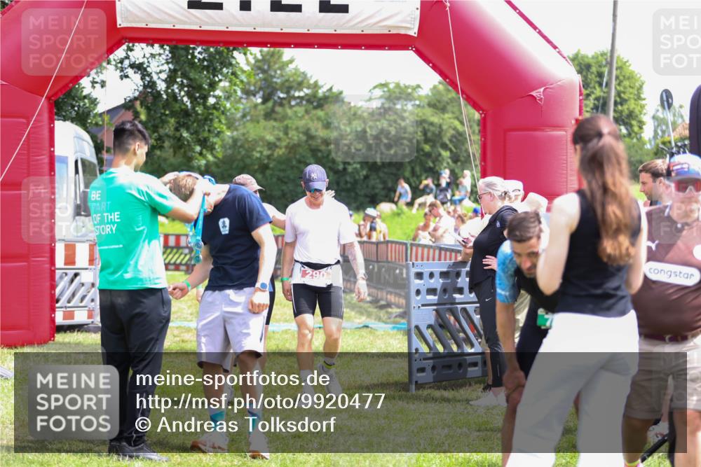 21.06.2026 - 29. Vierlanden-Triathlon Andreas Tolksdorf http://msf.ph/oto/9920477 21.06.2026 13:13:46 Ziel 713 meine-sportfotos.de