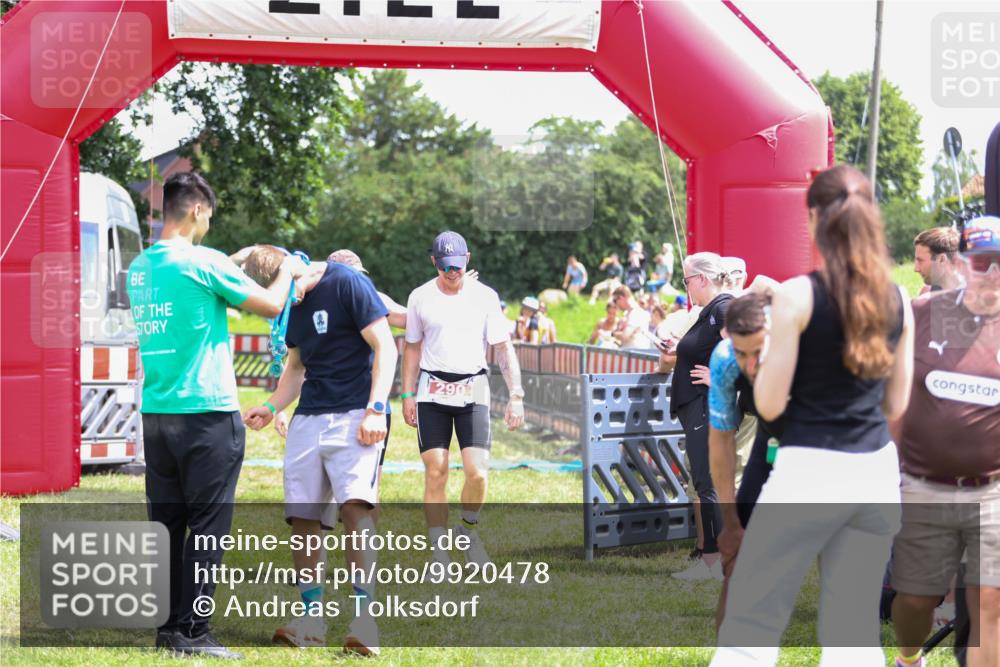 21.06.2026 - 29. Vierlanden-Triathlon Andreas Tolksdorf http://msf.ph/oto/9920478 21.06.2026 13:13:46 Ziel 713 meine-sportfotos.de