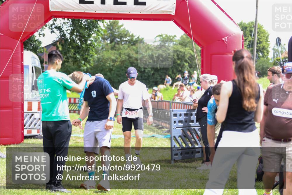 21.06.2026 - 29. Vierlanden-Triathlon Andreas Tolksdorf http://msf.ph/oto/9920479 21.06.2026 13:13:46 Ziel 713 meine-sportfotos.de