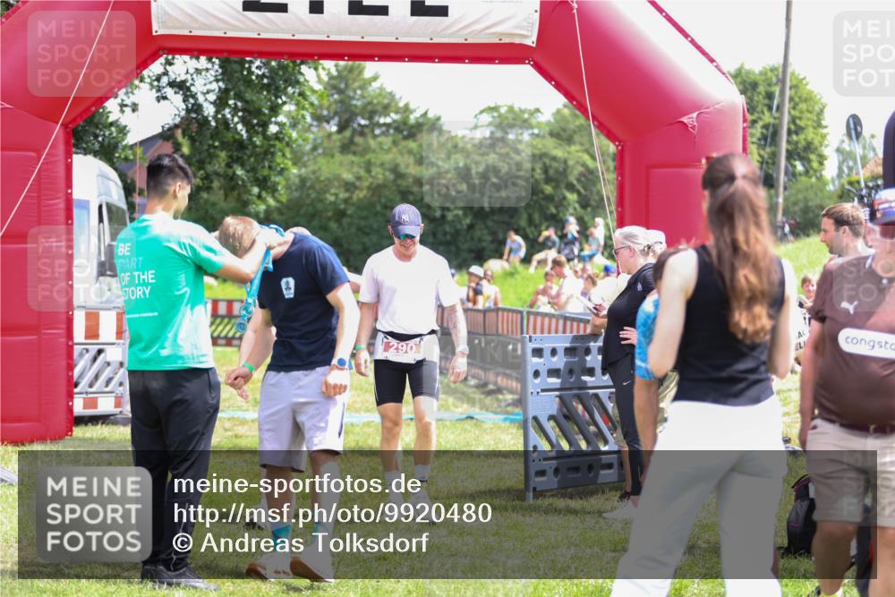 21.06.2026 - 29. Vierlanden-Triathlon Andreas Tolksdorf http://msf.ph/oto/9920480 21.06.2026 13:13:46 Ziel 713 meine-sportfotos.de
