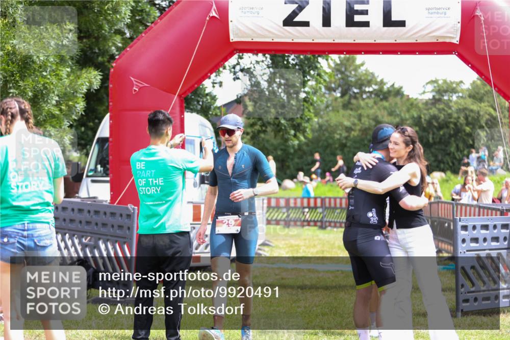 21.06.2026 - 29. Vierlanden-Triathlon Andreas Tolksdorf http://msf.ph/oto/9920491 21.06.2026 13:14:19 Ziel 29, 244 meine-sportfotos.de