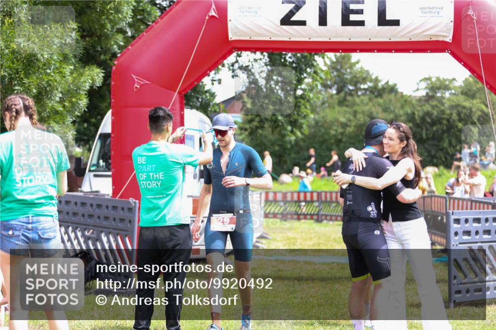 21.06.2026 - 29. Vierlanden-Triathlon Andreas Tolksdorf http://msf.ph/oto/9920492 21.06.2026 13:14:19 Ziel 29, 244 meine-sportfotos.de