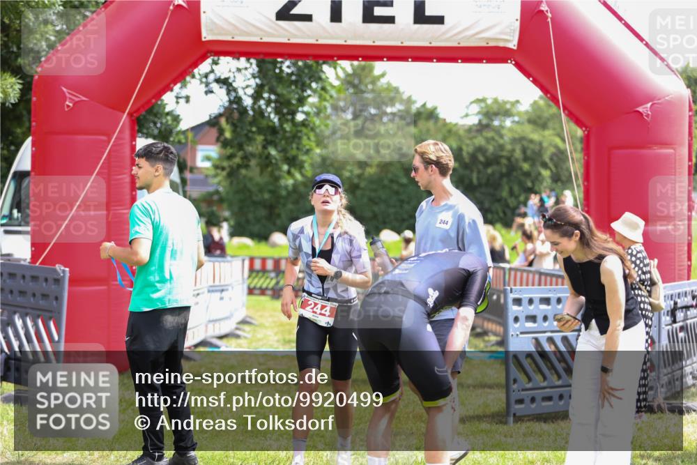 21.06.2026 - 29. Vierlanden-Triathlon Andreas Tolksdorf http://msf.ph/oto/9920499 21.06.2026 13:14:29 Ziel  meine-sportfotos.de