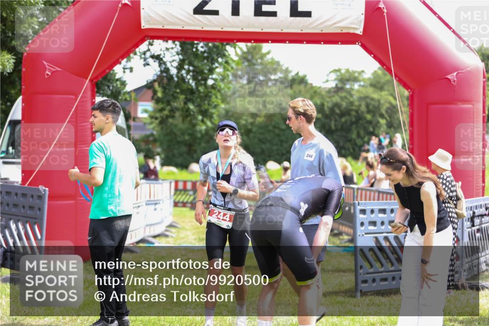 21.06.2026 - 29. Vierlanden-Triathlon Andreas Tolksdorf http://msf.ph/oto/9920500 21.06.2026 13:14:29 Ziel  meine-sportfotos.de