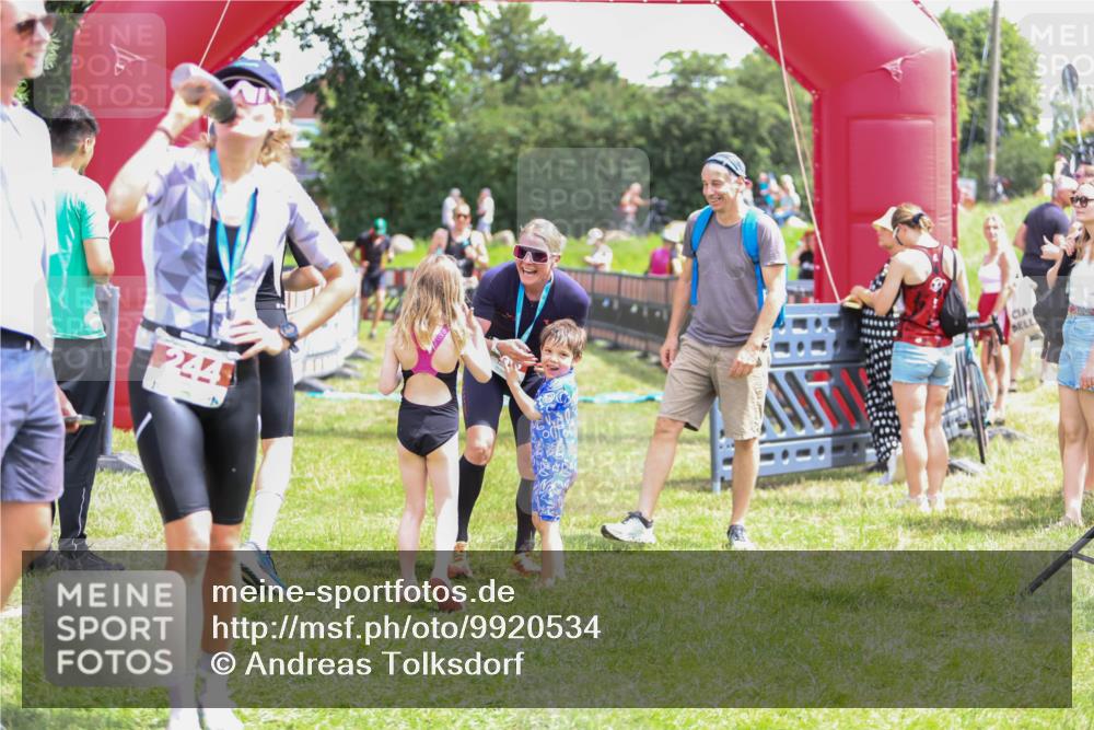 21.06.2026 - 29. Vierlanden-Triathlon Andreas Tolksdorf http://msf.ph/oto/9920534 21.06.2026 13:15:35 Ziel 8, 159 meine-sportfotos.de