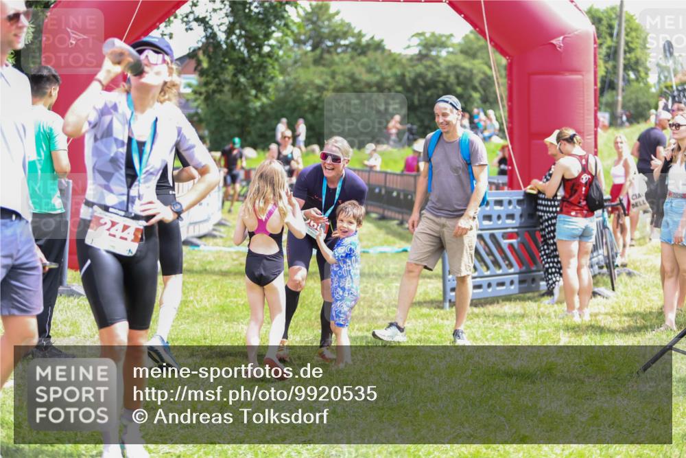 21.06.2026 - 29. Vierlanden-Triathlon Andreas Tolksdorf http://msf.ph/oto/9920535 21.06.2026 13:15:35 Ziel 8, 159 meine-sportfotos.de