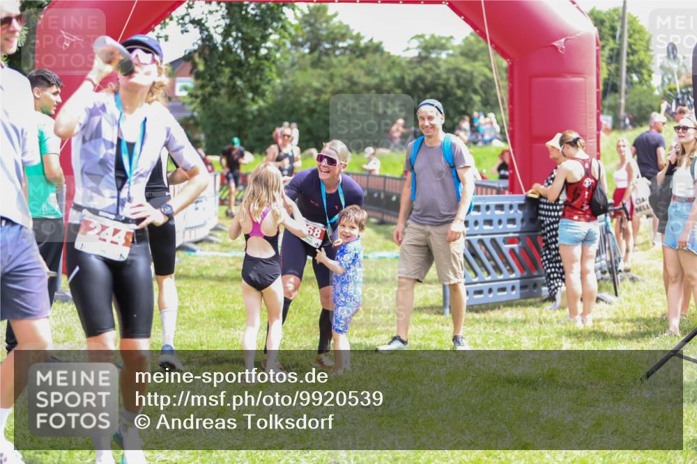 21.06.2026 - 29. Vierlanden-Triathlon Andreas Tolksdorf http://msf.ph/oto/9920539 21.06.2026 13:15:35 Ziel 8, 159 meine-sportfotos.de