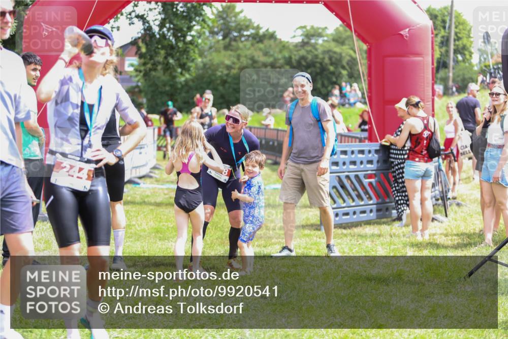 21.06.2026 - 29. Vierlanden-Triathlon Andreas Tolksdorf http://msf.ph/oto/9920541 21.06.2026 13:15:35 Ziel 8, 159 meine-sportfotos.de