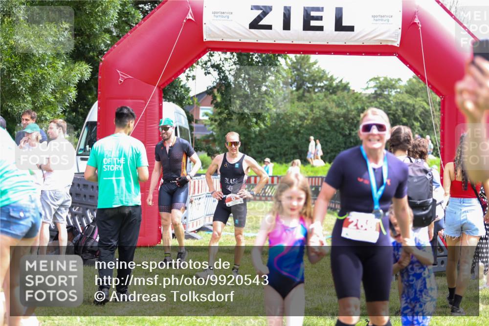 21.06.2026 - 29. Vierlanden-Triathlon Andreas Tolksdorf http://msf.ph/oto/9920543 21.06.2026 13:15:45 Ziel 159, 930 meine-sportfotos.de