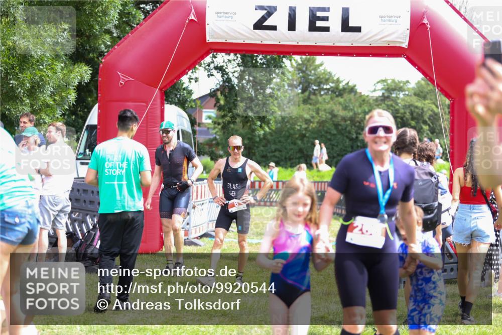 21.06.2026 - 29. Vierlanden-Triathlon Andreas Tolksdorf http://msf.ph/oto/9920544 21.06.2026 13:15:45 Ziel 159, 930 meine-sportfotos.de