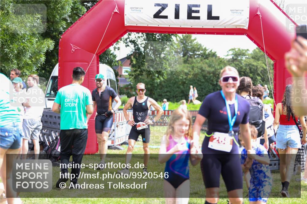 21.06.2026 - 29. Vierlanden-Triathlon Andreas Tolksdorf http://msf.ph/oto/9920546 21.06.2026 13:15:45 Ziel 159, 930 meine-sportfotos.de