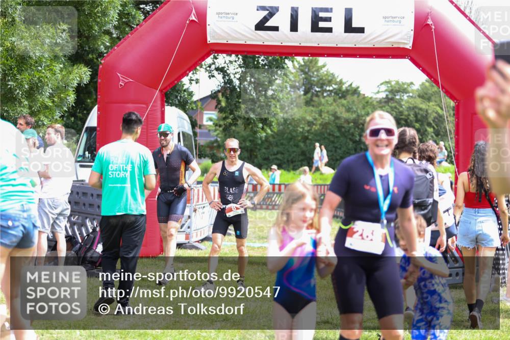21.06.2026 - 29. Vierlanden-Triathlon Andreas Tolksdorf http://msf.ph/oto/9920547 21.06.2026 13:15:45 Ziel 159, 930 meine-sportfotos.de