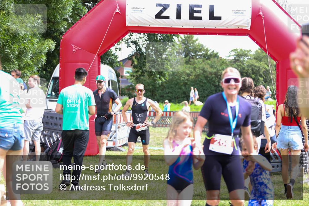 21.06.2026 - 29. Vierlanden-Triathlon Andreas Tolksdorf http://msf.ph/oto/9920548 21.06.2026 13:15:45 Ziel 159, 930 meine-sportfotos.de