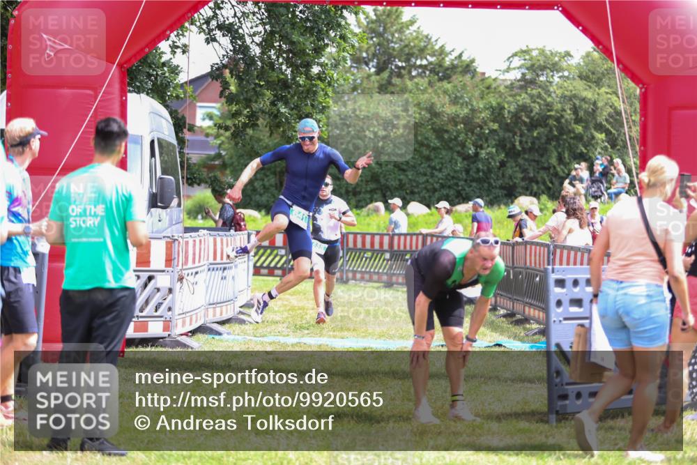 21.06.2026 - 29. Vierlanden-Triathlon Andreas Tolksdorf http://msf.ph/oto/9920565 21.06.2026 13:16:10 Ziel 641, 655 meine-sportfotos.de