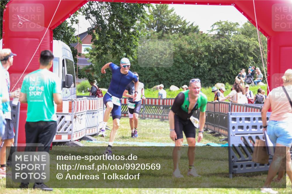 21.06.2026 - 29. Vierlanden-Triathlon Andreas Tolksdorf http://msf.ph/oto/9920569 21.06.2026 13:16:10 Ziel 641, 655 meine-sportfotos.de