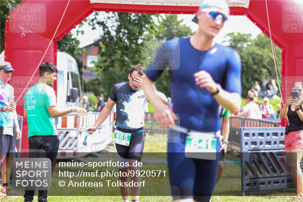 21.06.2026 - 29. Vierlanden-Triathlon Andreas Tolksdorf http://msf.ph/oto/9920571 21.06.2026 13:16:14 Ziel 70, 641, 655 meine-sportfotos.de