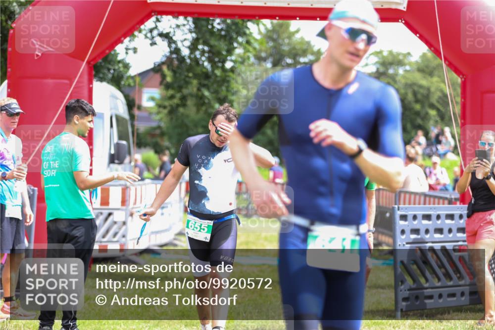 21.06.2026 - 29. Vierlanden-Triathlon Andreas Tolksdorf http://msf.ph/oto/9920572 21.06.2026 13:16:14 Ziel 70, 641, 655 meine-sportfotos.de
