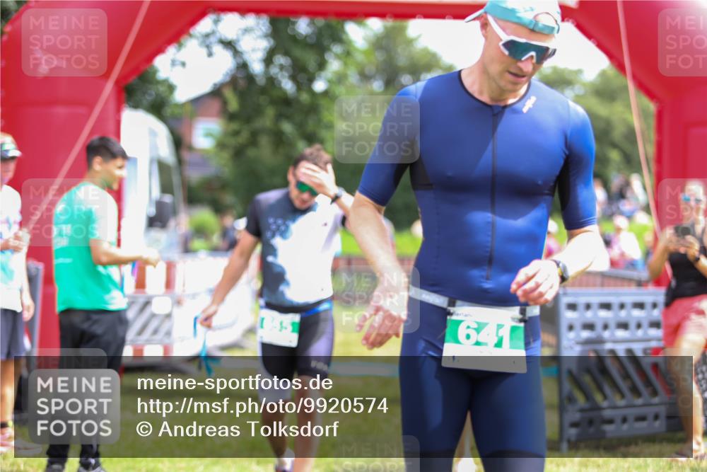 21.06.2026 - 29. Vierlanden-Triathlon Andreas Tolksdorf http://msf.ph/oto/9920574 21.06.2026 13:16:14 Ziel 70, 641, 655 meine-sportfotos.de