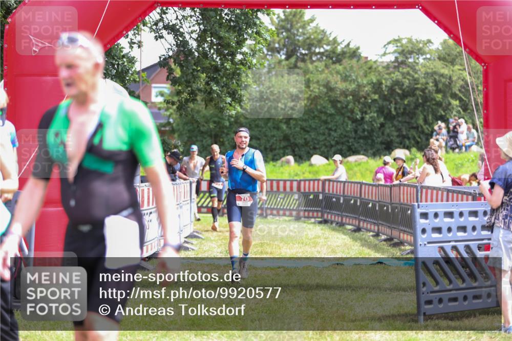 21.06.2026 - 29. Vierlanden-Triathlon Andreas Tolksdorf http://msf.ph/oto/9920577 21.06.2026 13:16:25 Ziel 34, 70, 131, 657 meine-sportfotos.de
