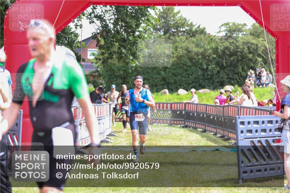 21.06.2026 - 29. Vierlanden-Triathlon Andreas Tolksdorf http://msf.ph/oto/9920579 21.06.2026 13:16:25 Ziel 34, 70, 131, 657 meine-sportfotos.de