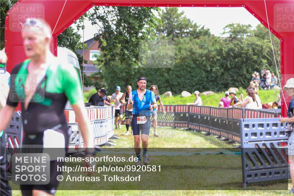 21.06.2026 - 29. Vierlanden-Triathlon Andreas Tolksdorf http://msf.ph/oto/9920581 21.06.2026 13:16:25 Ziel 34, 70, 131, 657 meine-sportfotos.de