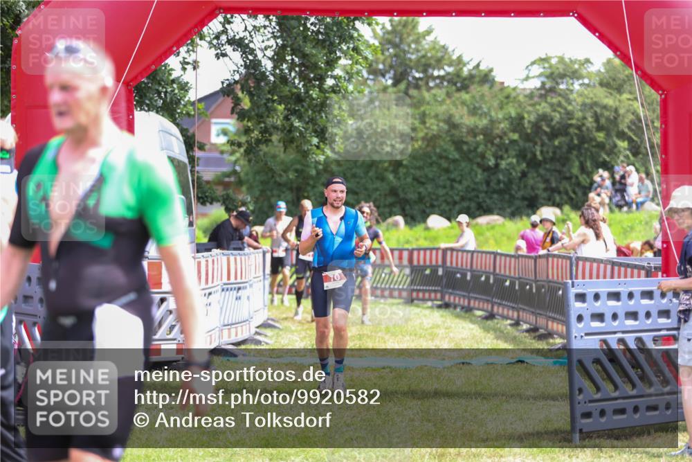 21.06.2026 - 29. Vierlanden-Triathlon Andreas Tolksdorf http://msf.ph/oto/9920582 21.06.2026 13:16:25 Ziel 34, 70, 131, 657 meine-sportfotos.de