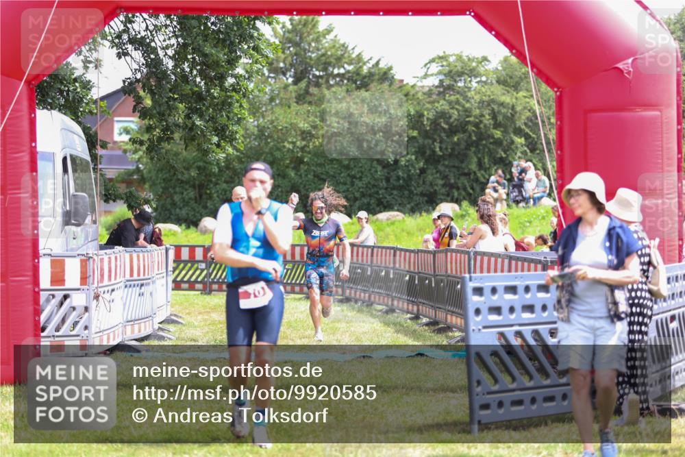 21.06.2026 - 29. Vierlanden-Triathlon Andreas Tolksdorf http://msf.ph/oto/9920585 21.06.2026 13:16:27 Ziel 34, 70, 131, 657 meine-sportfotos.de