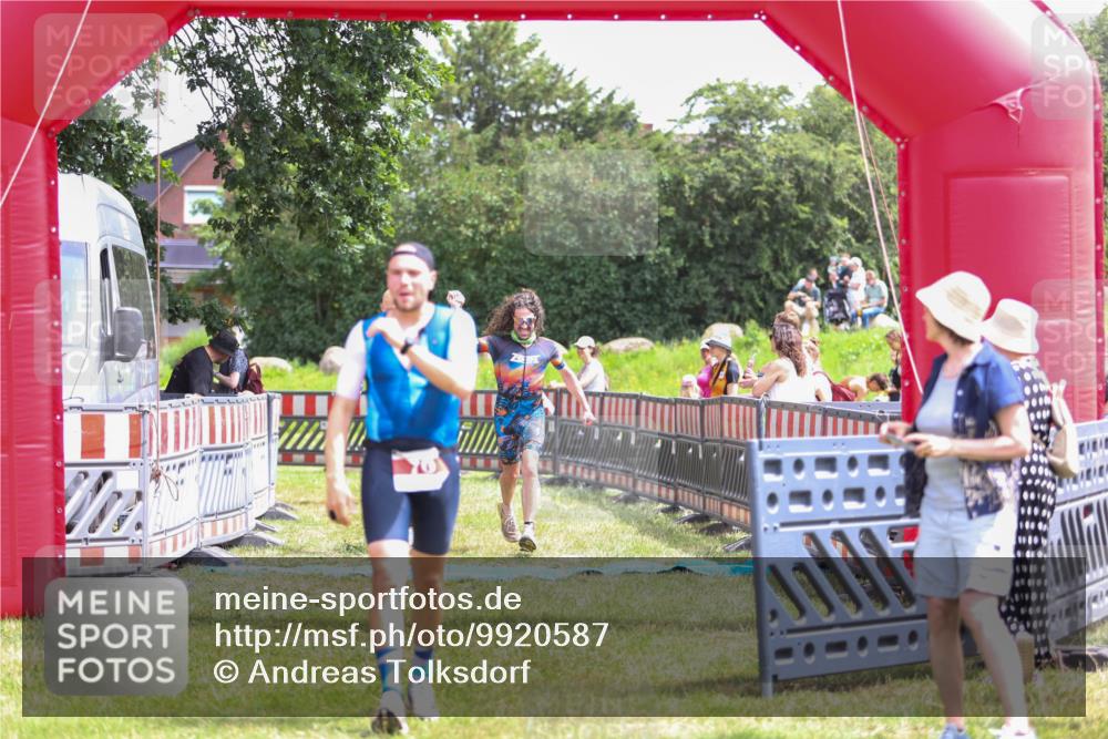 21.06.2026 - 29. Vierlanden-Triathlon Andreas Tolksdorf http://msf.ph/oto/9920587 21.06.2026 13:16:27 Ziel 34, 70, 131, 657 meine-sportfotos.de