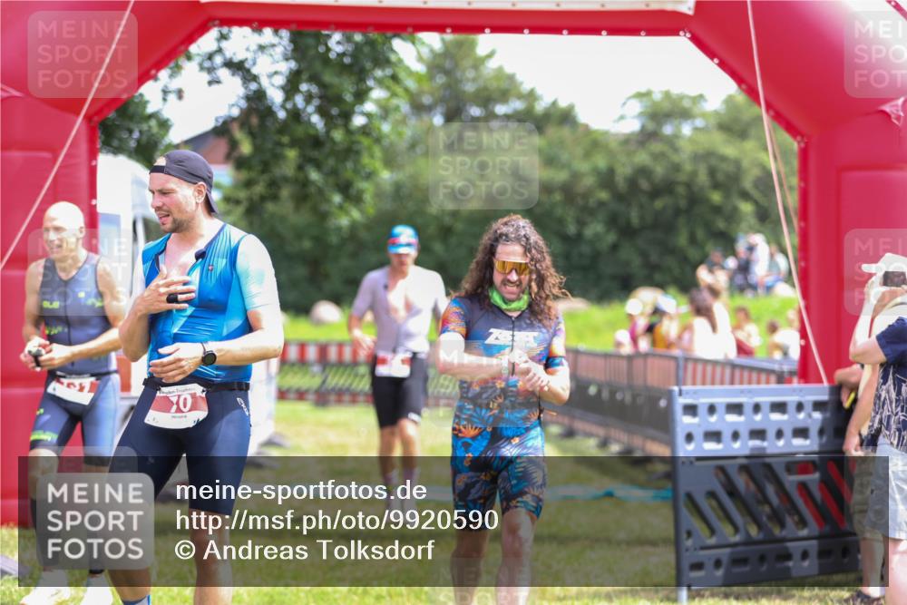 21.06.2026 - 29. Vierlanden-Triathlon Andreas Tolksdorf http://msf.ph/oto/9920590 21.06.2026 13:16:31 Ziel 34, 131, 657 meine-sportfotos.de