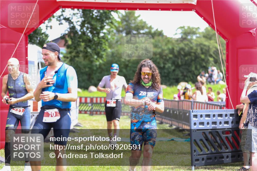 21.06.2026 - 29. Vierlanden-Triathlon Andreas Tolksdorf http://msf.ph/oto/9920591 21.06.2026 13:16:32 Ziel 34, 131, 657 meine-sportfotos.de