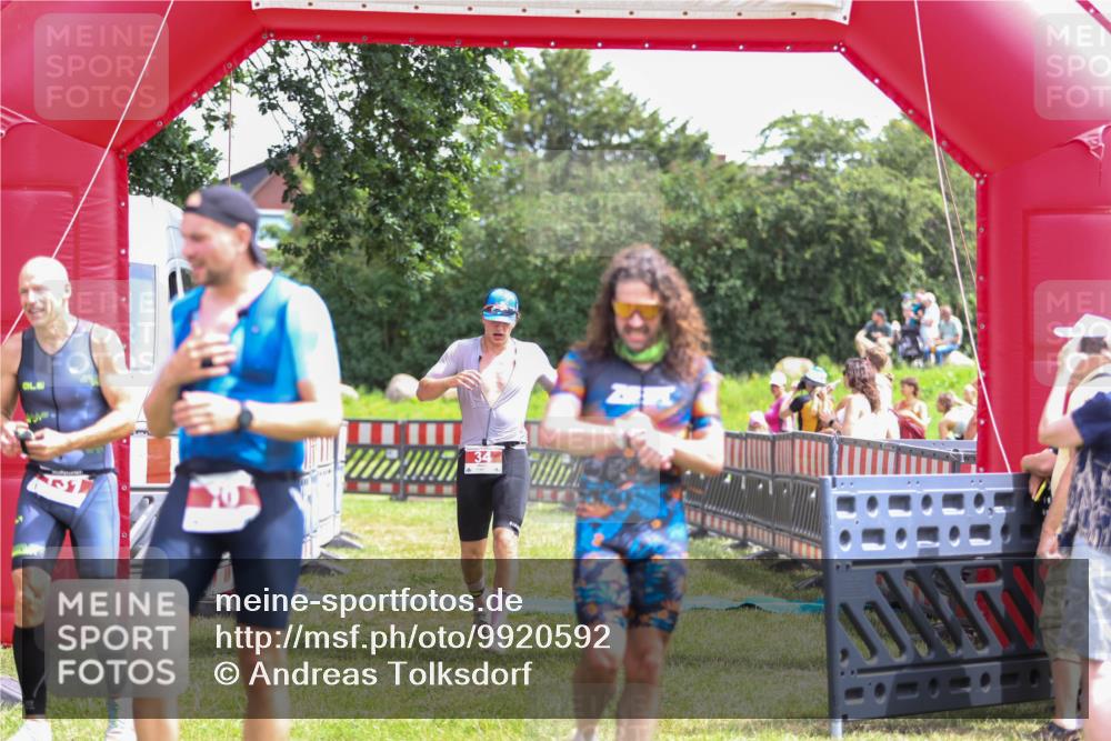 21.06.2026 - 29. Vierlanden-Triathlon Andreas Tolksdorf http://msf.ph/oto/9920592 21.06.2026 13:16:32 Ziel 34, 131, 657 meine-sportfotos.de