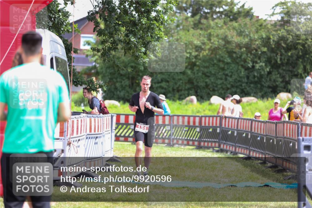 21.06.2026 - 29. Vierlanden-Triathlon Andreas Tolksdorf http://msf.ph/oto/9920596 21.06.2026 13:16:48 Ziel 151, 166, 743 meine-sportfotos.de