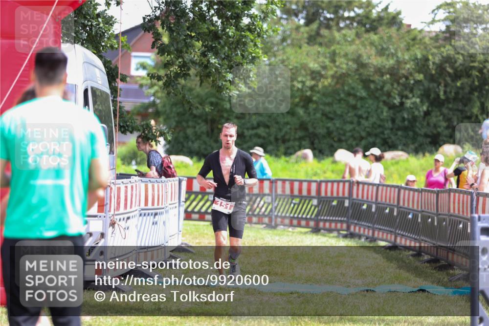 21.06.2026 - 29. Vierlanden-Triathlon Andreas Tolksdorf http://msf.ph/oto/9920600 21.06.2026 13:16:48 Ziel 151, 166, 743 meine-sportfotos.de