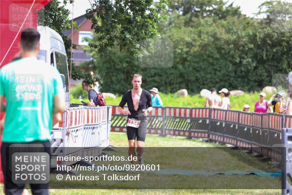 21.06.2026 - 29. Vierlanden-Triathlon Andreas Tolksdorf http://msf.ph/oto/9920601 21.06.2026 13:16:48 Ziel 151, 166, 743 meine-sportfotos.de