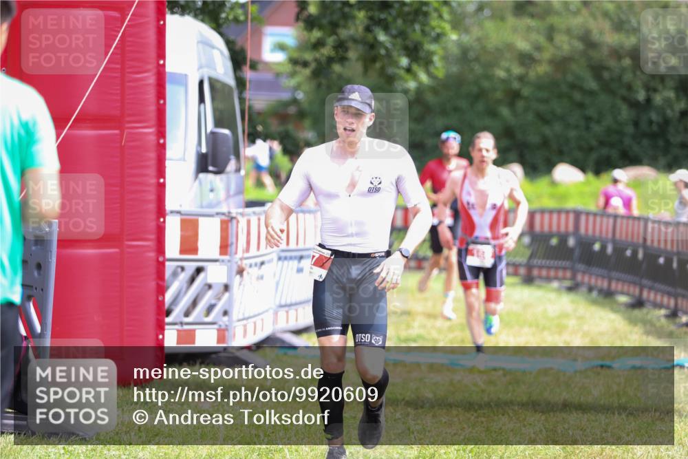 21.06.2026 - 29. Vierlanden-Triathlon Andreas Tolksdorf http://msf.ph/oto/9920609 21.06.2026 13:17:21 Ziel 7, 130, 160 meine-sportfotos.de