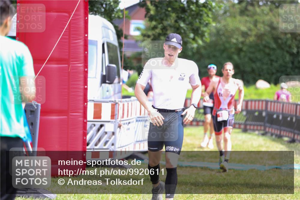 21.06.2026 - 29. Vierlanden-Triathlon Andreas Tolksdorf http://msf.ph/oto/9920611 21.06.2026 13:17:21 Ziel 7, 130, 160 meine-sportfotos.de