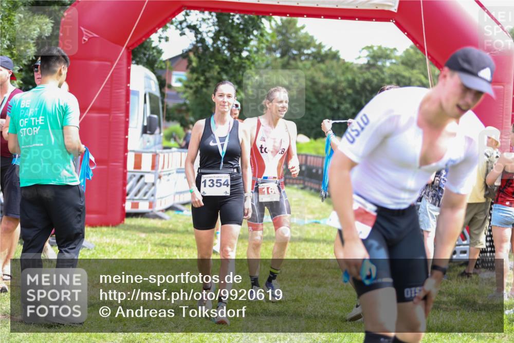 21.06.2026 - 29. Vierlanden-Triathlon Andreas Tolksdorf http://msf.ph/oto/9920619 21.06.2026 13:17:25 Ziel 130, 160 meine-sportfotos.de