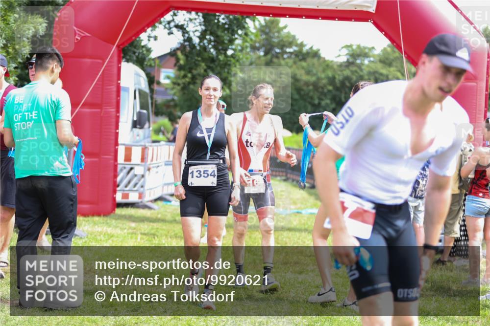 21.06.2026 - 29. Vierlanden-Triathlon Andreas Tolksdorf http://msf.ph/oto/9920621 21.06.2026 13:17:25 Ziel 130, 160 meine-sportfotos.de