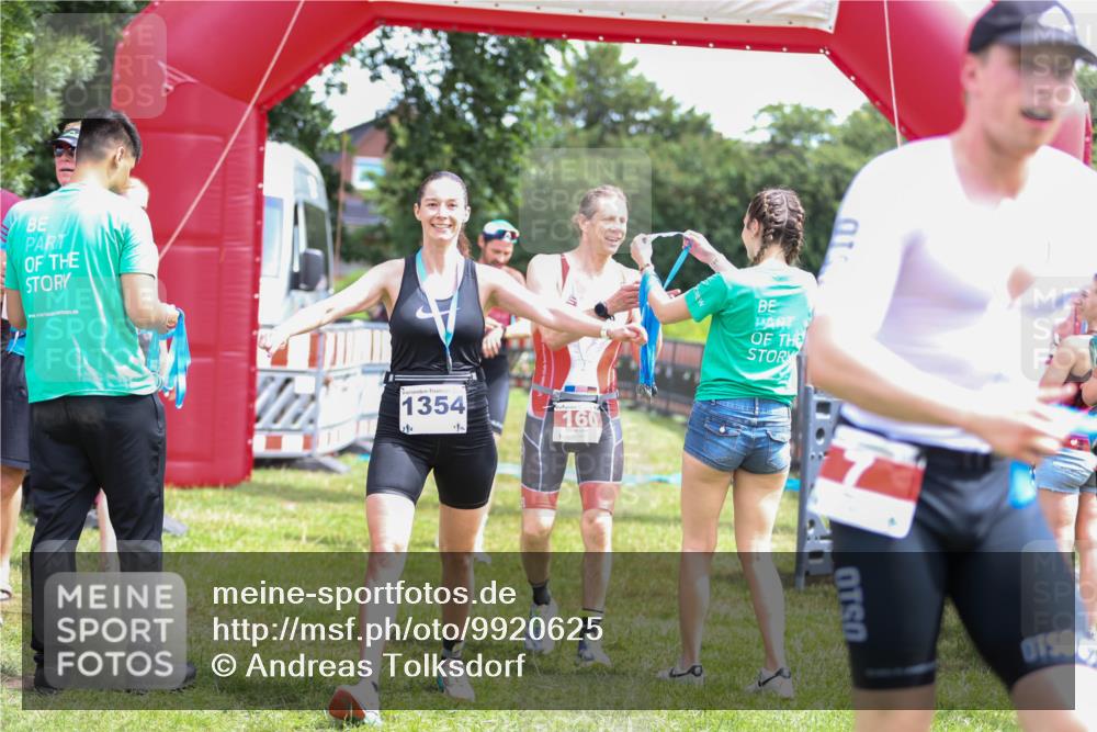 21.06.2026 - 29. Vierlanden-Triathlon Andreas Tolksdorf http://msf.ph/oto/9920625 21.06.2026 13:17:25 Ziel 130, 160 meine-sportfotos.de