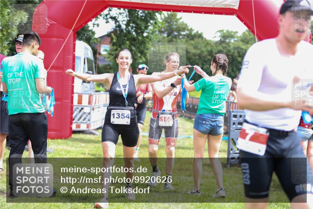 21.06.2026 - 29. Vierlanden-Triathlon Andreas Tolksdorf http://msf.ph/oto/9920626 21.06.2026 13:17:25 Ziel 130, 160 meine-sportfotos.de