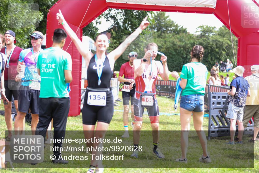 21.06.2026 - 29. Vierlanden-Triathlon Andreas Tolksdorf http://msf.ph/oto/9920628 21.06.2026 13:17:26 Ziel 130, 160 meine-sportfotos.de