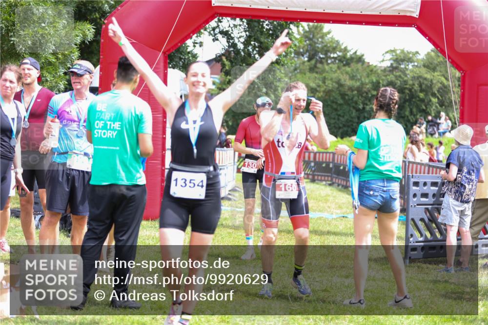 21.06.2026 - 29. Vierlanden-Triathlon Andreas Tolksdorf http://msf.ph/oto/9920629 21.06.2026 13:17:26 Ziel 130, 160 meine-sportfotos.de