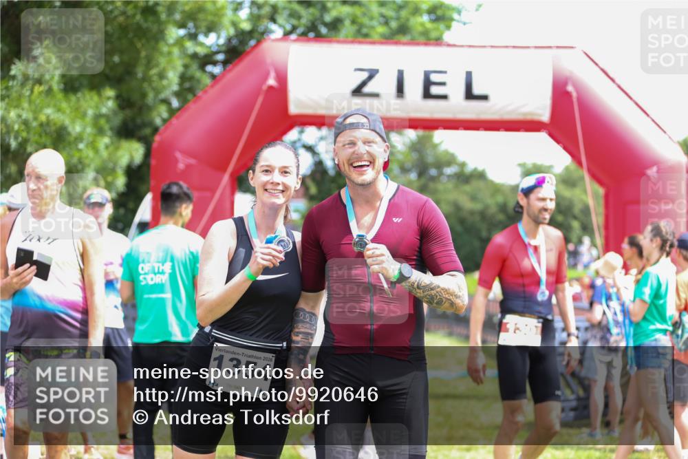21.06.2026 - 29. Vierlanden-Triathlon Andreas Tolksdorf http://msf.ph/oto/9920646 21.06.2026 13:17:37 Ziel 253, 744 meine-sportfotos.de