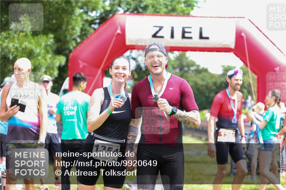 21.06.2026 - 29. Vierlanden-Triathlon Andreas Tolksdorf http://msf.ph/oto/9920649 21.06.2026 13:17:37 Ziel 253, 744 meine-sportfotos.de